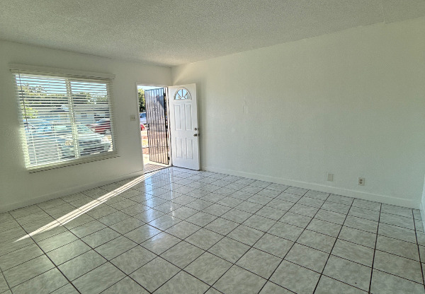 8729 LYNDORA ST