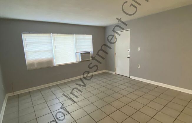 2 beds, 1 bath, 975 sqft, $1,330, Unit C09