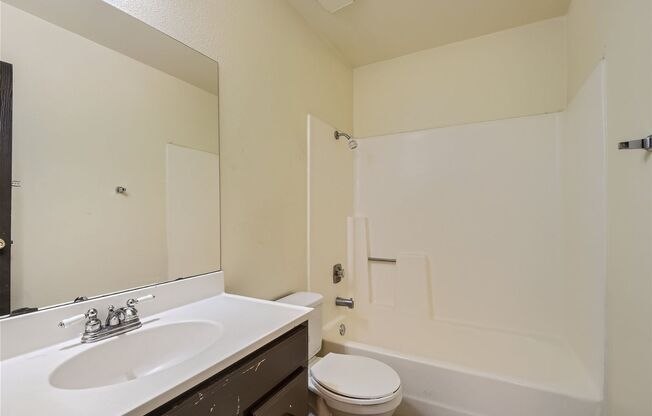 2 beds, 1 bath, $1,075, Unit Unit 1