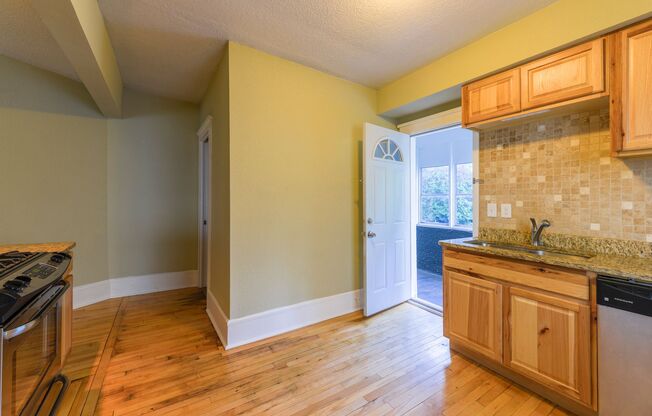 619 - 621 University Ave NE
