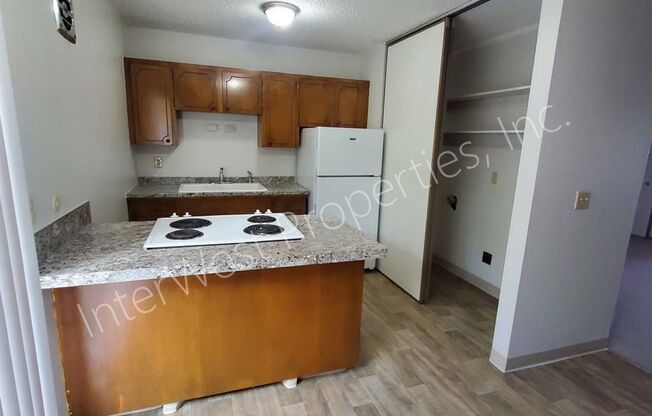 2 beds, 1 bath, 809 sqft, $1,650, Unit 5225