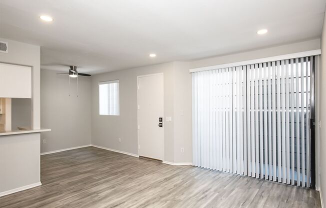 520 N. Hollywood Way