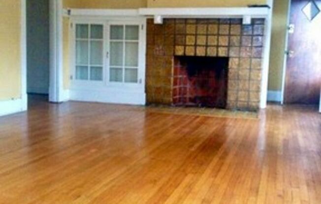 *** Large 3 & 4 Bedroom Apartments in Squirrel Hill * Pet Friendly * Sunroom, patios, spacious homes * Available Now ***