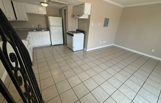 1 bed, 1 bath, 725 sqft, $1,300, Unit 1012