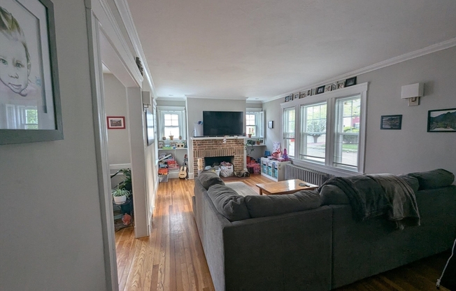 11 CLARENDON RD