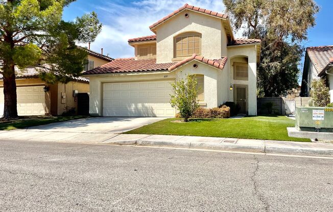 3bd House with Backyard Pool!