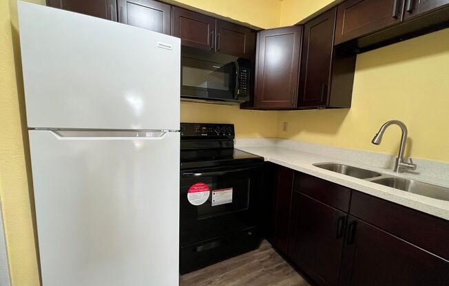 2 beds, 1 bath, $1,295