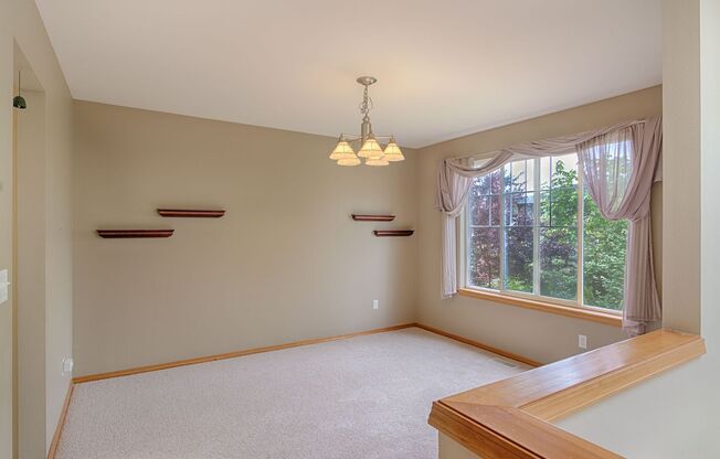 Large Updated 5 Bed SPLIT-LEVEL Kenmore Home!