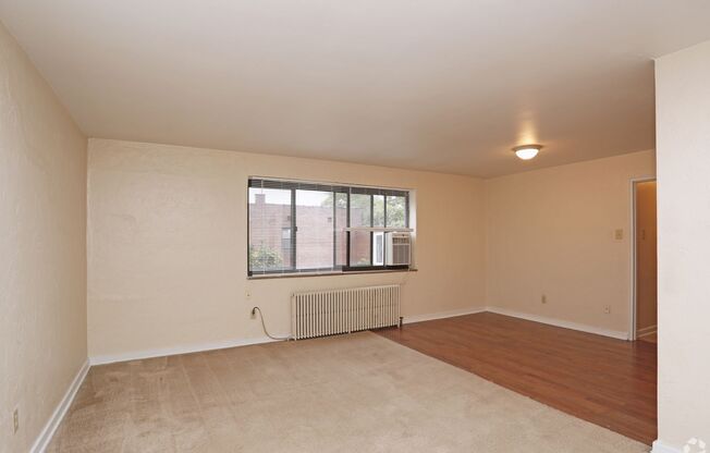2 beds, 1 bath, 723 sqft, $1,550, Unit 04D