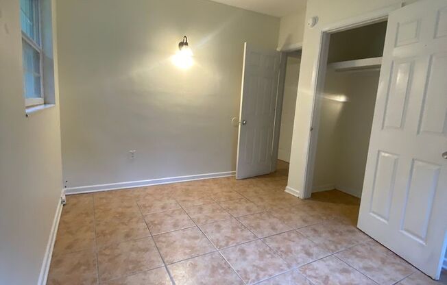 2 beds, 1 bath, $1,300