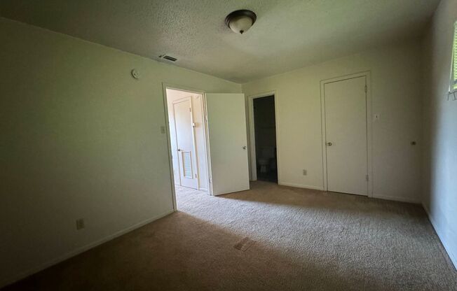 1 bed, 1 bath, $500, Unit Apt 208