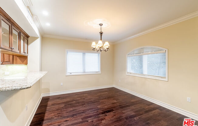 2347 Fox Hills Dr Apt 101