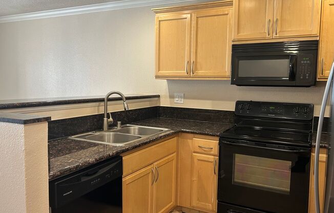 2 beds, 1 bath, 880 sqft, $2,965, Unit M-19