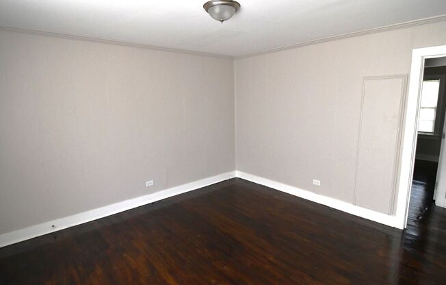Housing Authority Vouchers Accepted !! 2-bedroom, 1-bathroom DUPLEX located in Mid City North, Baton Rouge