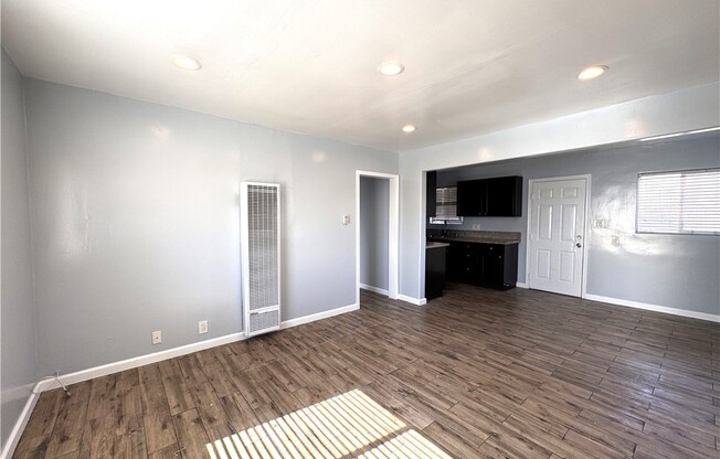 1314 W 106 ST