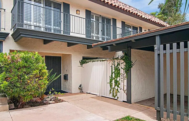 4052 LOMA RIVIERA CIR