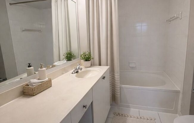 2 beds, 2 baths, 1,204 sqft, $1,994, Unit 10136-B3 - Bostonian