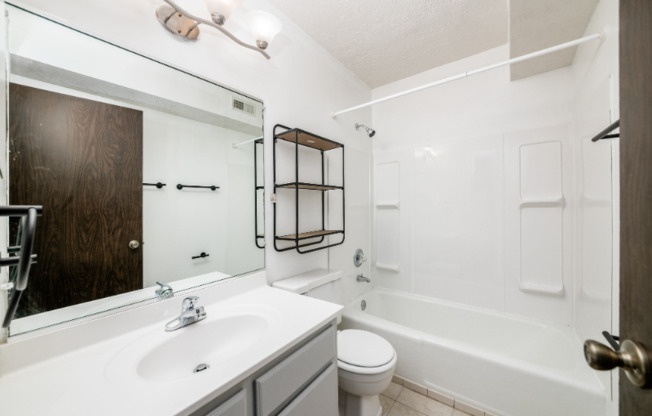 4445 MOBILE DR