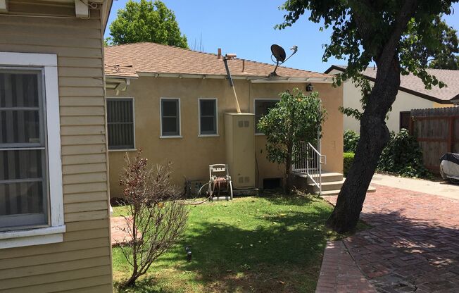 3 beds, 1 bath, 1,558 sqft, $3,195