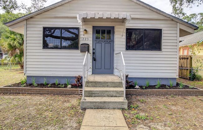 Available Now! Great Magnolia Heights Bungalow House for Rent in North St Pete !