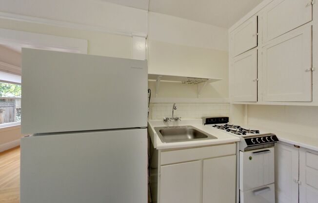 Studio, 1 bath, $2,295