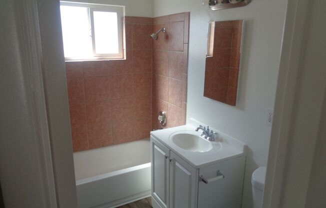 2 beds, 1 bath, $2,095, Unit 575 D