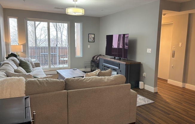 408 E 8 ST