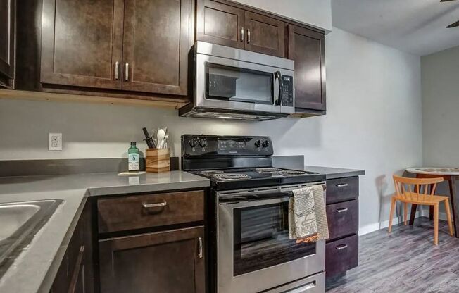 2 beds, 2 baths, 880 sqft, $999, Unit 2011B