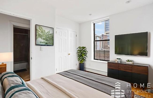 101 W 126 ST