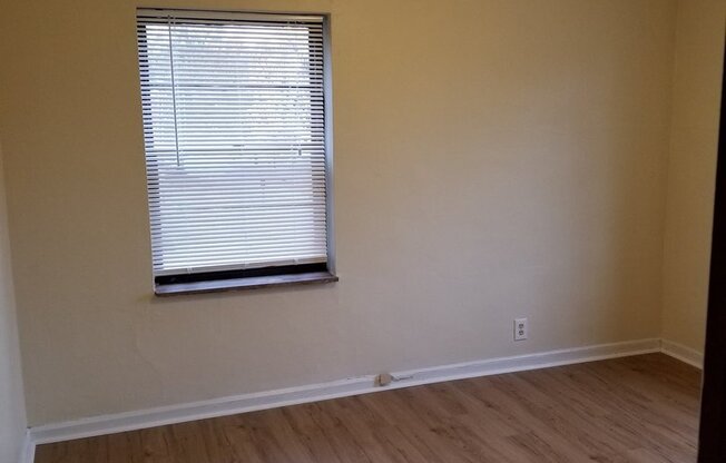 2 beds, 1 bath, $895, Unit Unit 5