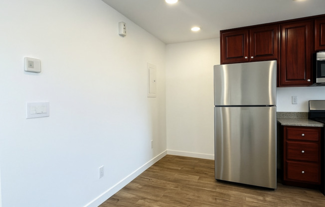335 W 79 ST