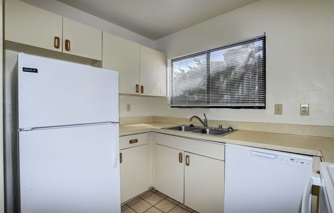 2 beds, 2 baths, 900 sqft, $1,450, Unit Unit 14