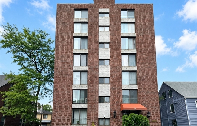 2 beds, 2 baths, 976 sqft, $3,400, Unit 102