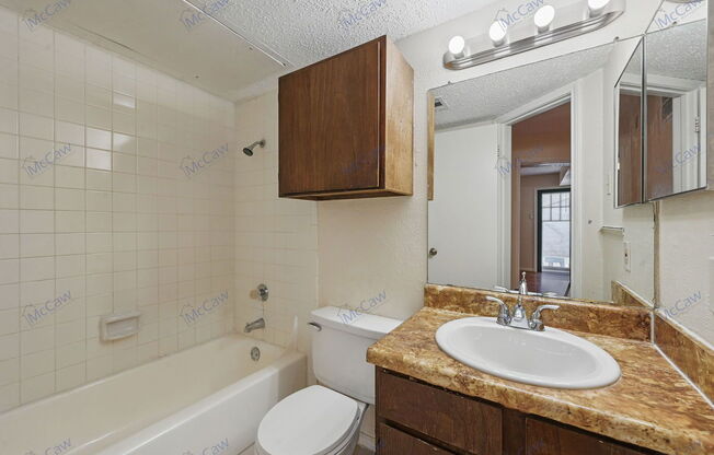1 bed, 1 bath, 550 sqft, $1,000, Unit 323