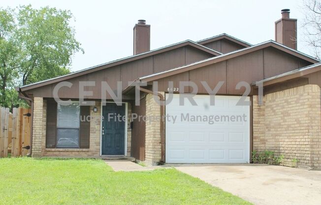 Nicely Updated 2/2/1 Duplex in Fort Worth For Rent!