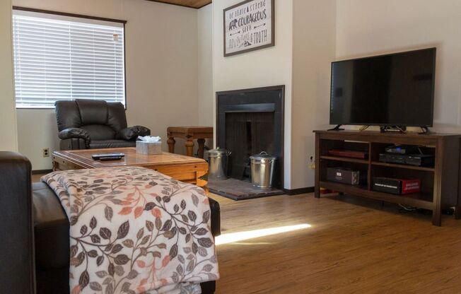 2 beds, 1 bath, $1,950