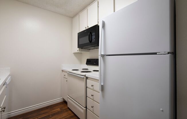 1 bed, 1 bath, 690 sqft, $2,195, Unit 075