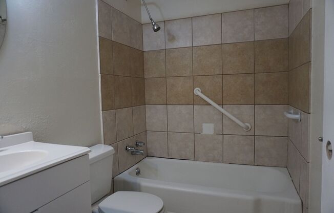 2 beds, 1 bath, 1,100 sqft, $1,500, Unit #A