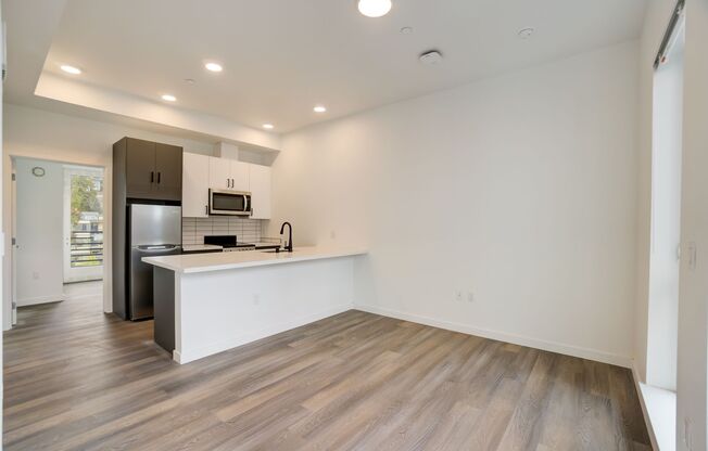 2 beds, 1 bath, 623 sqft, $2,895, Unit 303