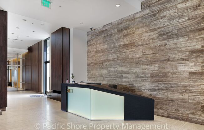 Modern 1-Bed 2-Bath Plus Den Condo in Chic Mixed Use Property, Prime Pasadena
