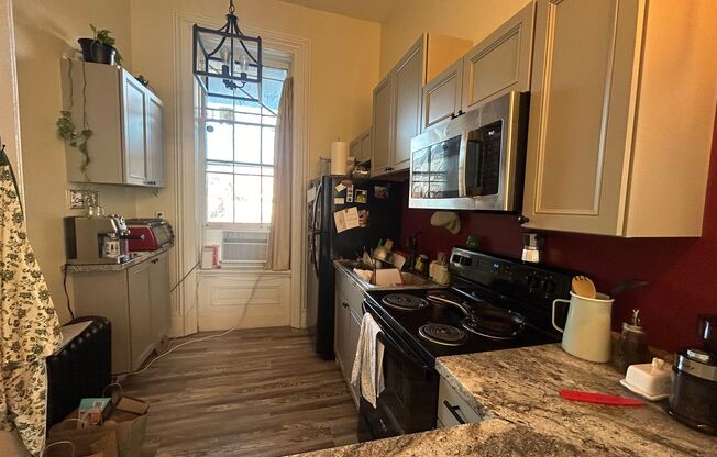 Studio, 1 bath, $1,095