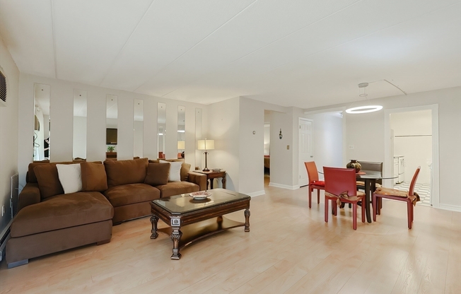 2 beds, 2 baths, 1,030 sqft, $2,900, Unit 43B