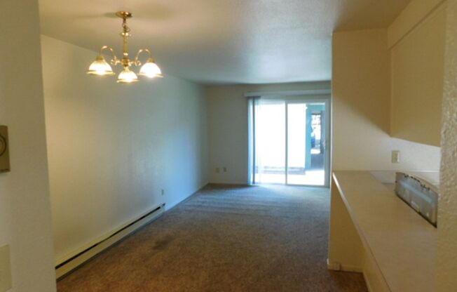 2 beds, 1 bath, 900 sqft, $1,350, Unit 1443