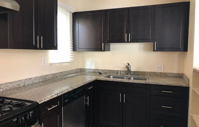 Beautiful Studio apartment in the heart of Pacific Beach!