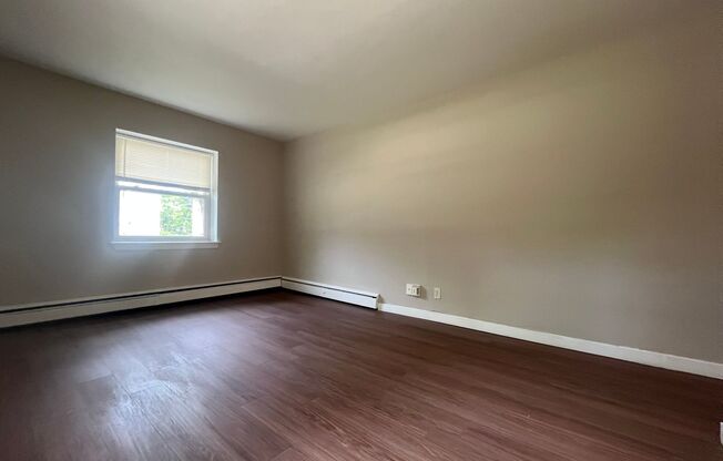 1 bed, 1 bath, $1,095, Unit 104