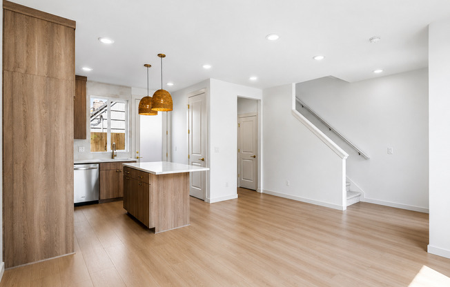 L0676 - SE Morrison Triplex