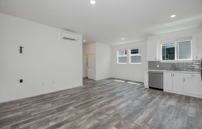 2 beds, 1 bath, 787 sqft, $1,699, Unit 301