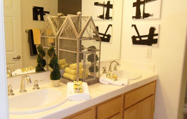 3 beds, 2.5 baths, 1,576 sqft, $3,700, Unit 8700-302