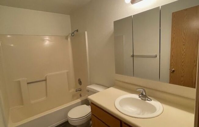 2 beds, 2 baths, 1,027 sqft, $1,450, Unit 60