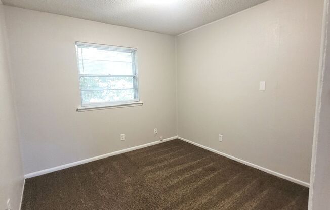 3 beds, 1 bath, 775 sqft, $894, Unit 415-17 Winfield-415 Winfield